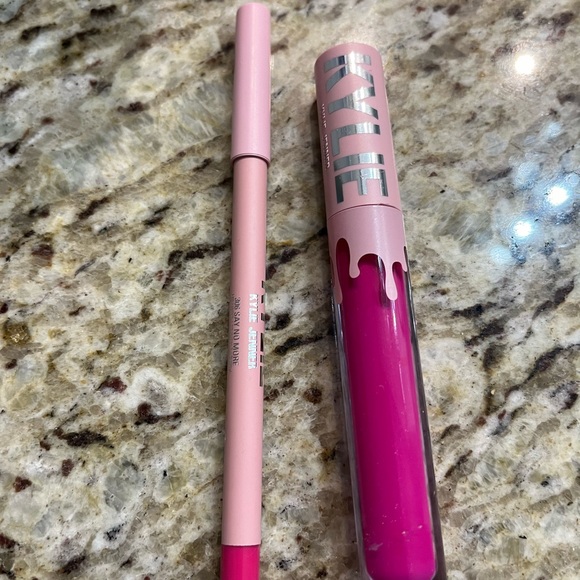 Never used Kylie lip kit - Picture 2 of 5